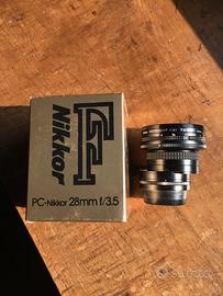 NIKON PC-Nikkor 28 mm f3,5 (decentrabile)