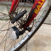 Mountain Bike Rossa e Bianca Usata