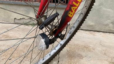 Mountain Bike Rossa e Bianca Usata