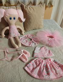 Bambola realizzata a mano in cotone e pannolenci 