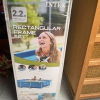 Piscina rettangolare esterna