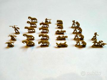 Lotto 25 figure vintage con David Crockett