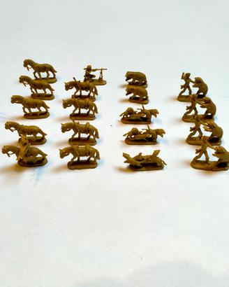 Lotto 25 figure vintage con David Crockett