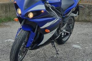 Yamaha r1 big bang da vetrina