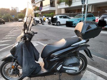 Moto scooter sh 150