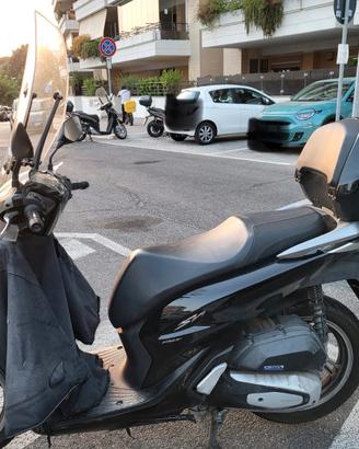 Moto scooter sh 150