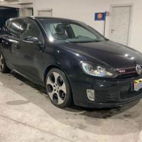 Volkswagen Golf GTI 2.0 TSI 5P