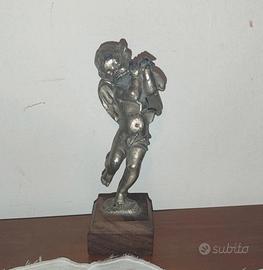 Statuetta Puttino in Peltro Cesellato a Mano, 15cm