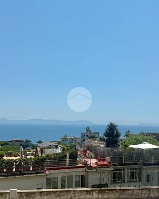 2 LOCALI A NAPOLI