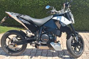 KTM Duke 690 Black and White