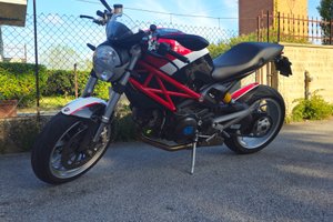 Ducati monster 1100 2010