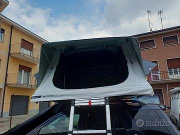 tenda da  tetto decathlon roof-top 500 con veranda