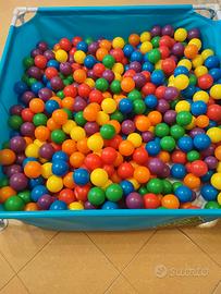 Piscina con palline