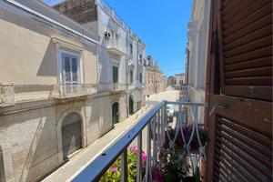3 LOCALI A TRANI