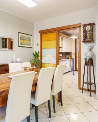 VILLA A SCHIERA A TREVIGLIO