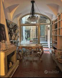 Casa indipendente di 400 m² con più di 5 locali a 