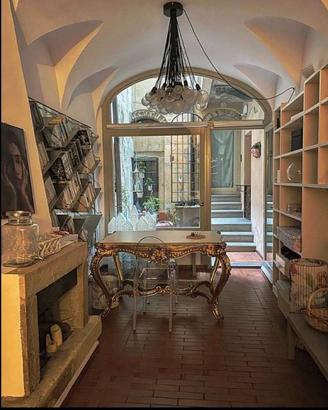 Casa indipendente di 400 m² con più di 5 locali a 