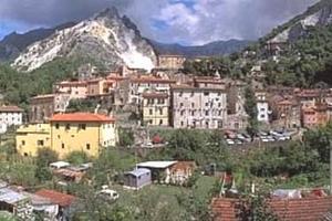 Terreno con casa antica in pietra in zona cave