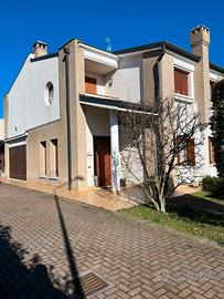 Villetta a schiera laterale