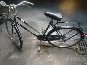 mountain bike bici vintage più due monopattini