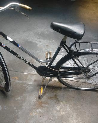 mountain bike bici vintage più due monopattini