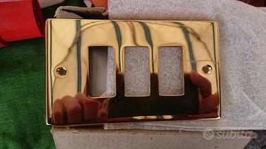 Placche prese in metallo dorate NUOVE