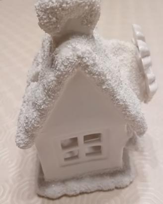 casetta Natalizia in ceramica bianca 