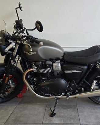 TRIUMPH  STREET  TWIN  900cc