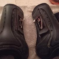 stinchiere nere taglia pony marca Airflow 