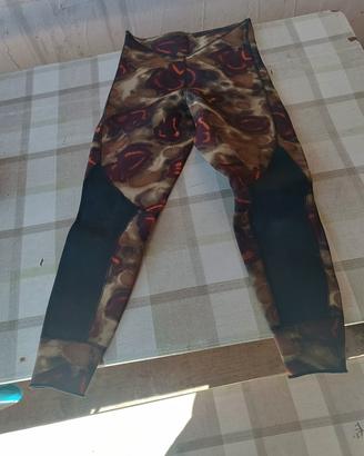 pantaloni muta 