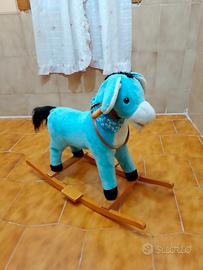 cavalluccio a dondolo 