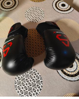 kit guantoni e protezioni boxe e arti marziali 