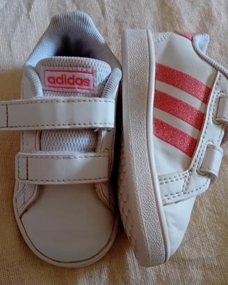 Adidas Sneakers n21 glitterate con Chicco vestito 