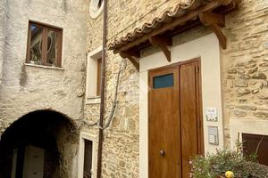 2 LOCALI A CASTELLABATE