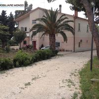 Casale immerso nella tranquillità