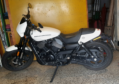 Street Rod 750 in garage privato