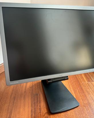 Monitor HP EliteDisplay E241i.