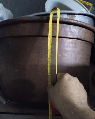 antico paiolo caldaio in rame stagnato