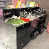 Bancone negozio con specchio frontale