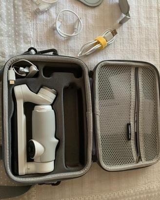 Gimbal Insta 360 Flow completo di borsa