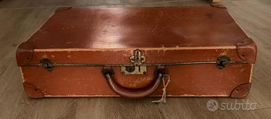 Valigia vintage in cartone
