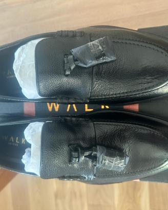 Mocassino con nappe in pelle nera
