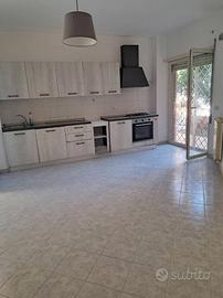 FONTE NUOVA TRILOCALE SEMI-ARREDATO Con GIARDINI