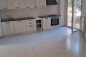 FONTE NUOVA TRILOCALE SEMI-ARREDATO Con GIARDINI