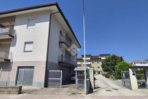 4 LOCALI A MONTESARCHIO
