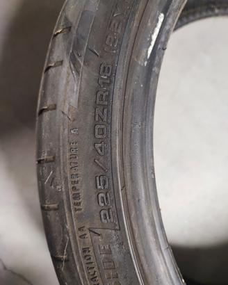 Dunlop sport Maxx 225 40 18 