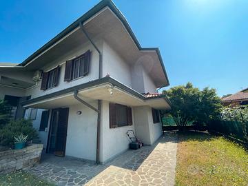 Villa indipendente con ampio giardino