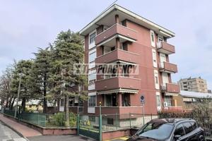 QUADRILOCALE CON BOX E CANTINA