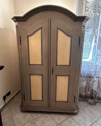 Mobile antico in legno
