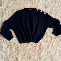 Maglione Nero con Bottoncini Stradivarius